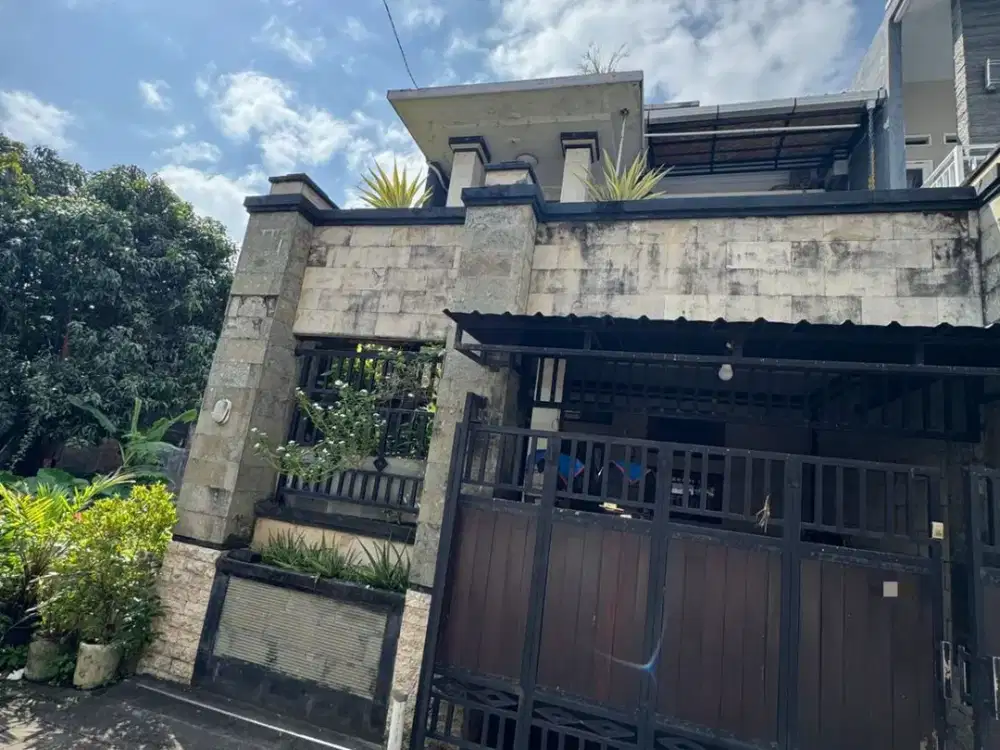 DIJUAL RUMAH LANTAI 2 – SIAP HUNI, LOKASI STRATEGIS DI MUDING TENGAH, KEROBOKAN – DENPASAR BARAT ( IR / LM )