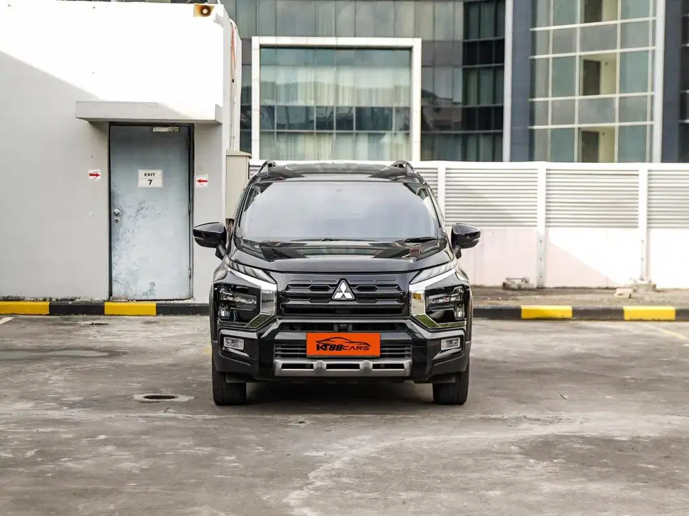 MITSUBISHI XPANDER CROSS 1.5 PREMIUM PACKAGE MATIC HITAM 2023