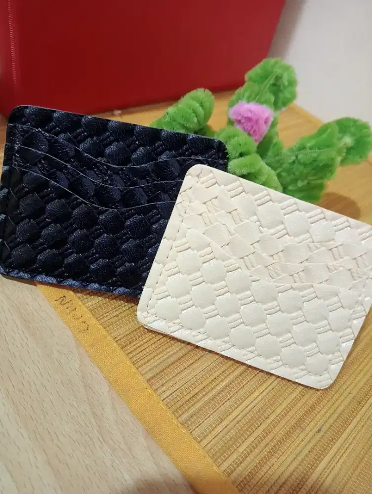 Card Holder Minimalis Motif Anyaman