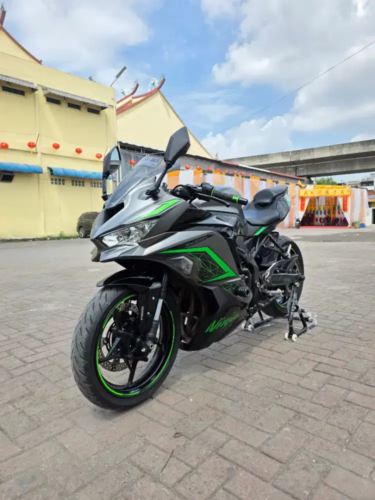 Kawasaki ZX25R SE ABS Grey 2022