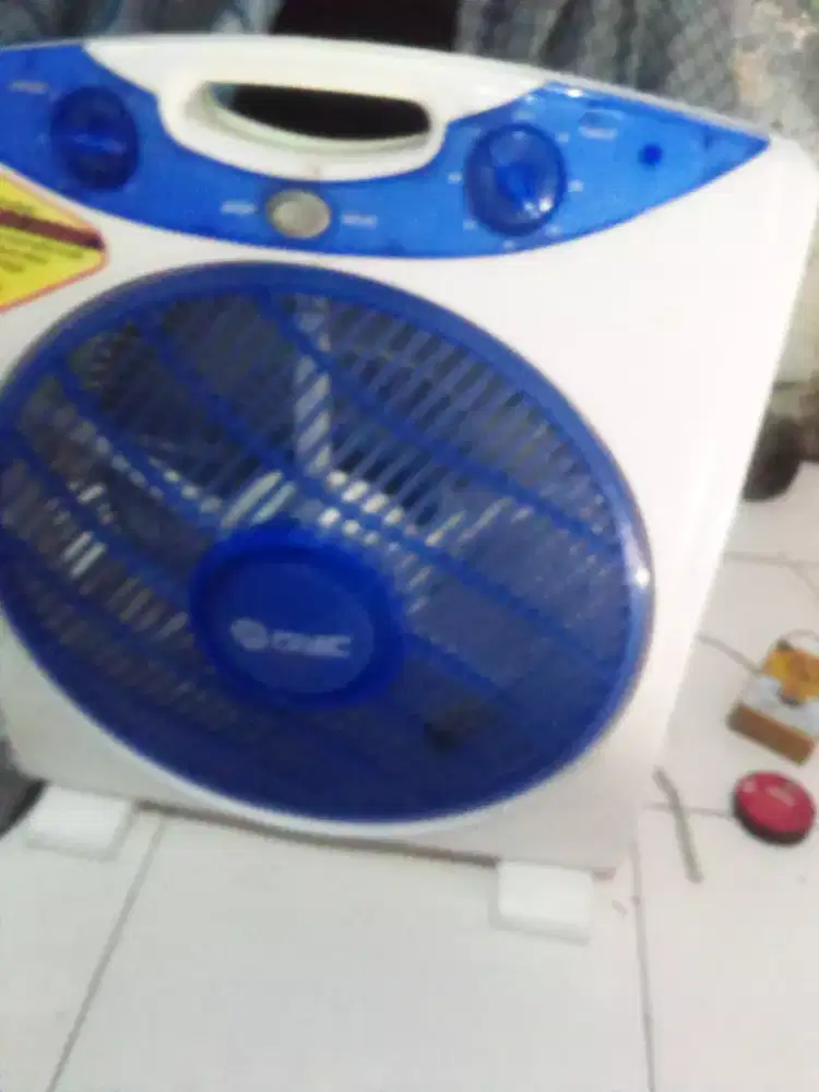 Dijual kipas angin kotak merk GMC mulus seperti baru normal semua
