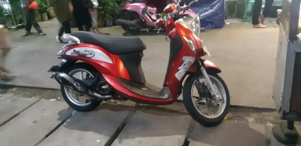 Yamaha fino merah grande