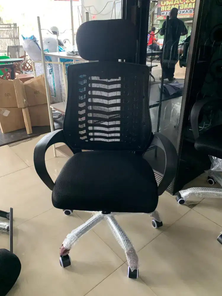 Kursi kantor pakai leher