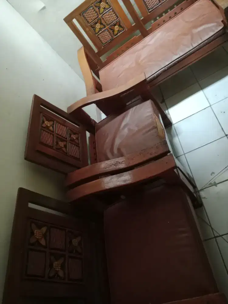 Kursi kayu tamu ada 3