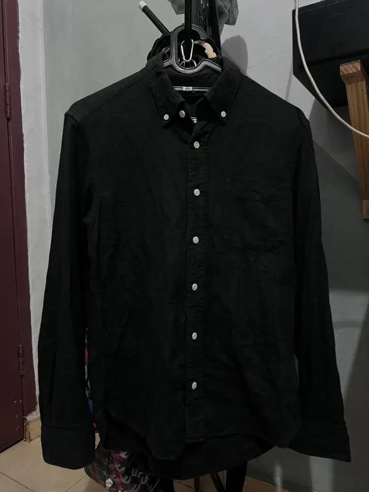 kemeja basic warna hitam