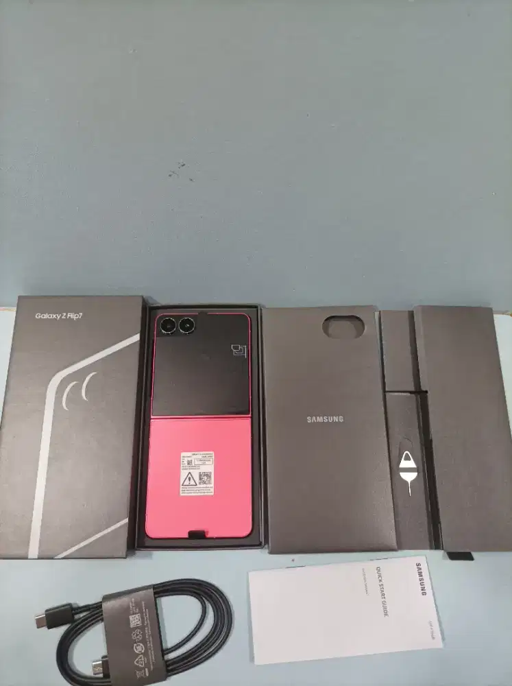 Samsung Z Flip7 12/256. Sein