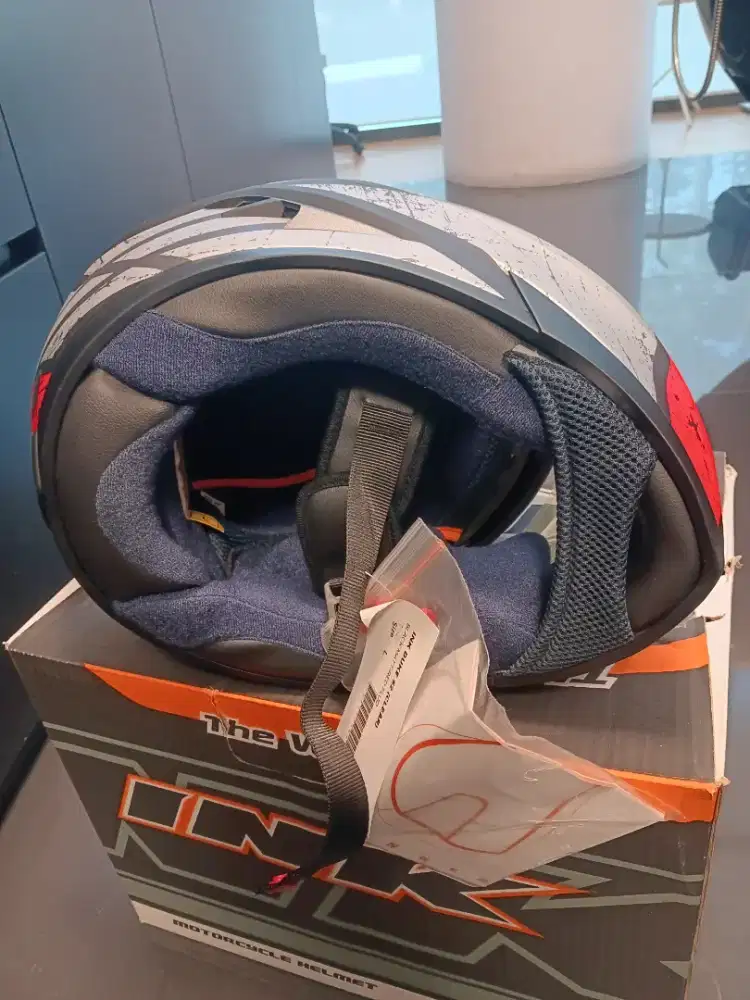 Helem baru ukuran L dijual cepat aja lagi butuh.