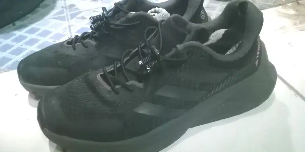 Sepatu Adidas Terrex ori size 42 BU
