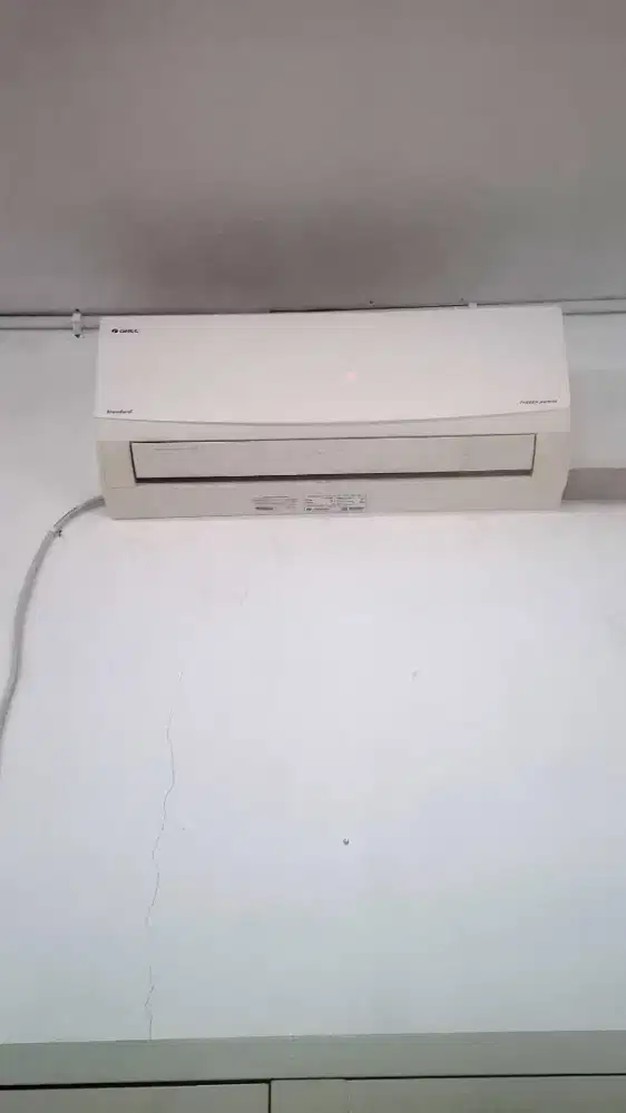 AC Gree 1/2 PK - Dingin Normal, Mulus, Pemakaian 1 Tahun,vHarga 2 Juta