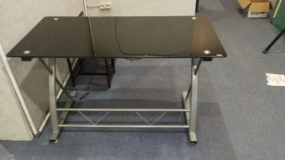 Meja komputer kantor bekas very good condition