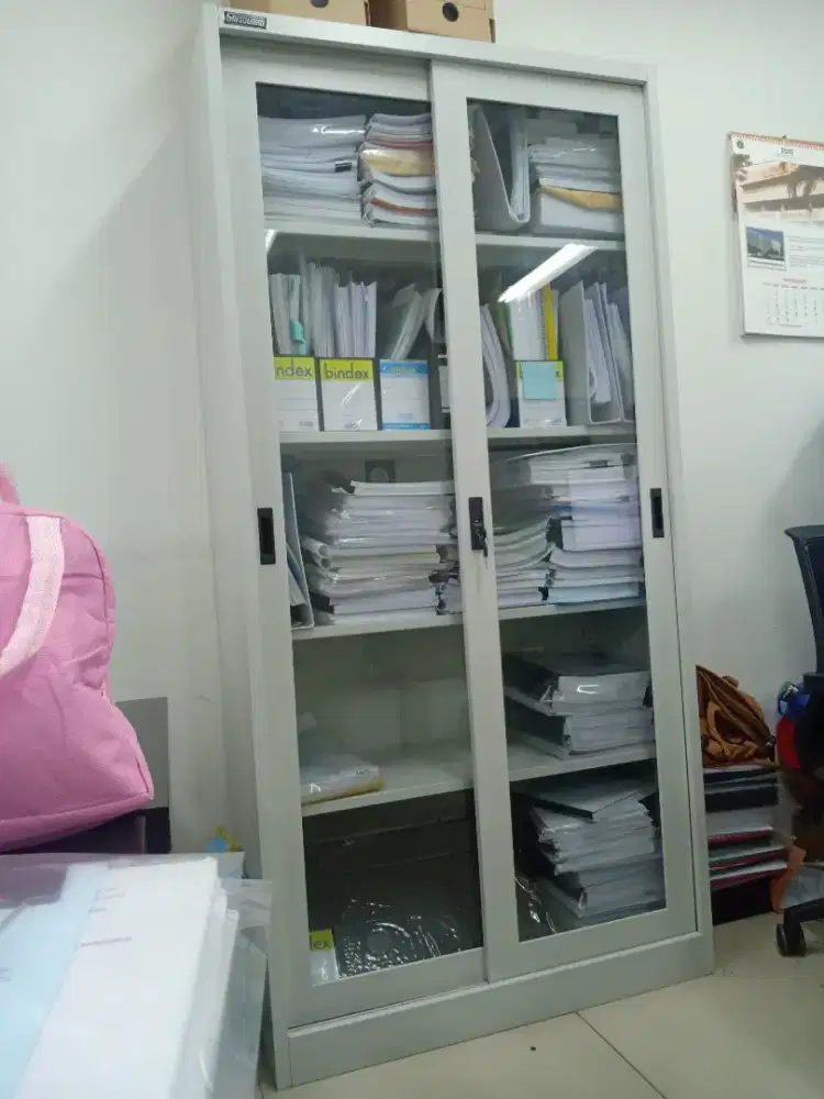 Lemari Arsip Kantor Pintu Kaca – Rapi, Aman, dan Profesional
