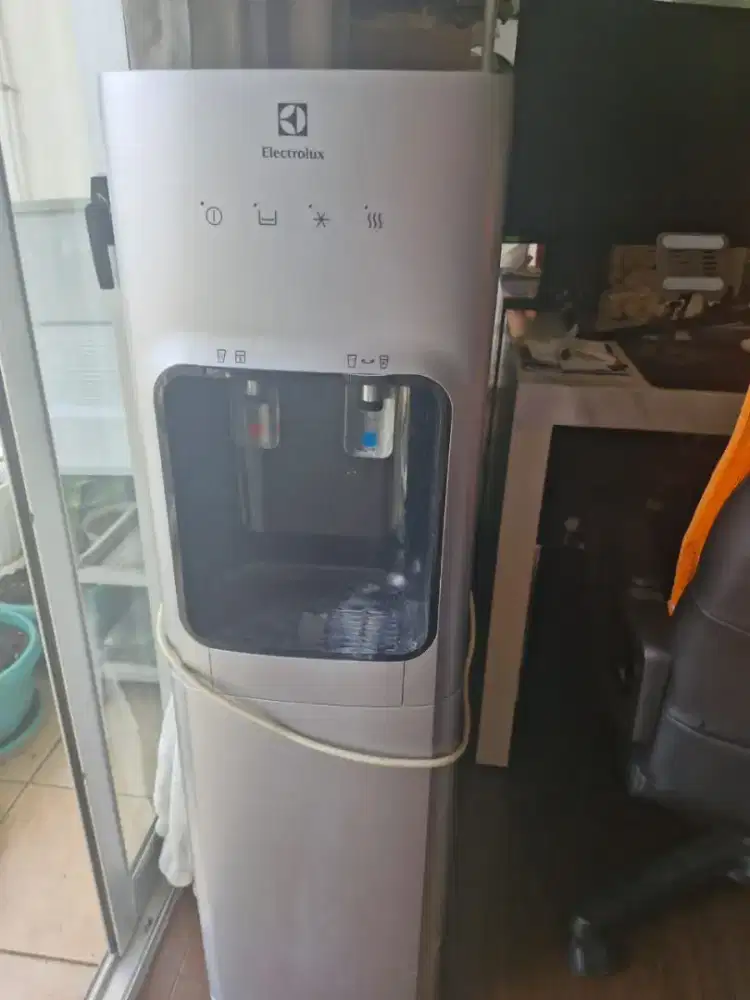 Di jual bekas dispenser electrolux