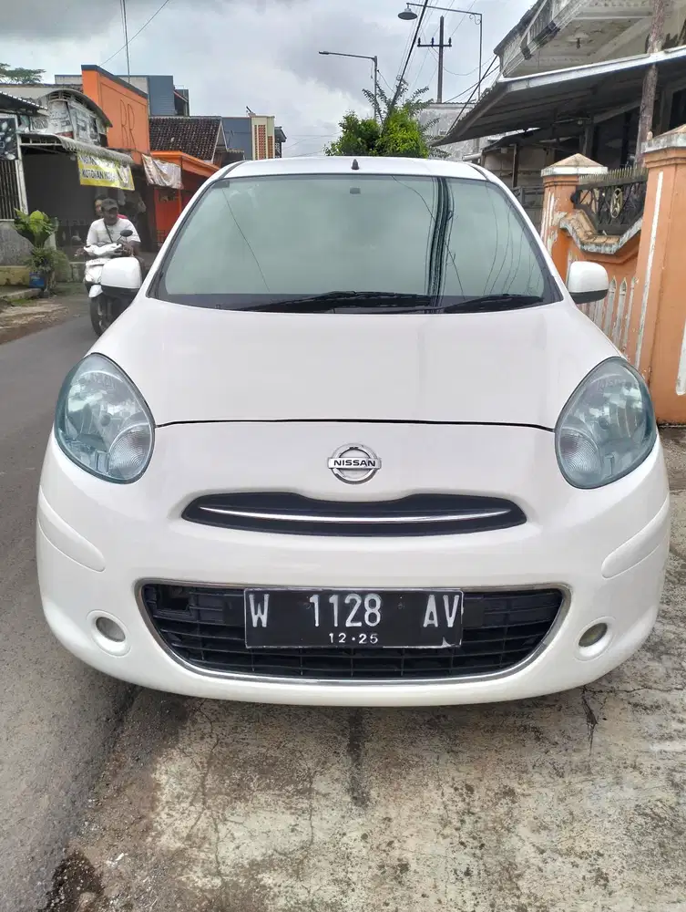 Nissan March 2010 Bensin