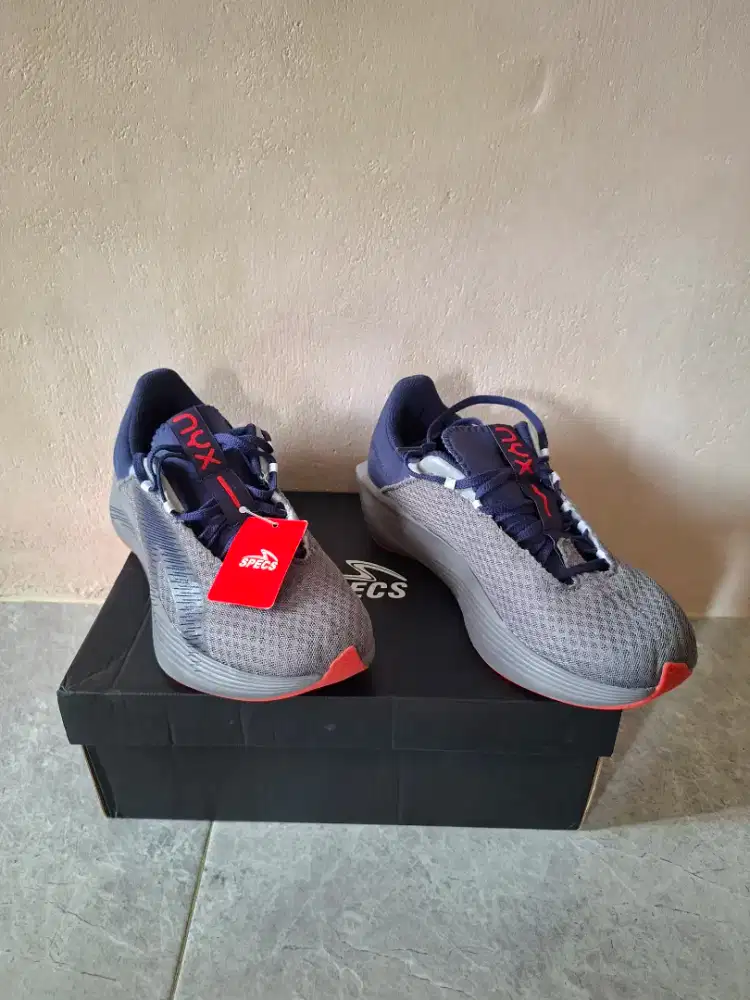 SEPATU RUNNING SPECS NYX MICRO CHIP NOIR BLUE POINSETTIA SPE1040052