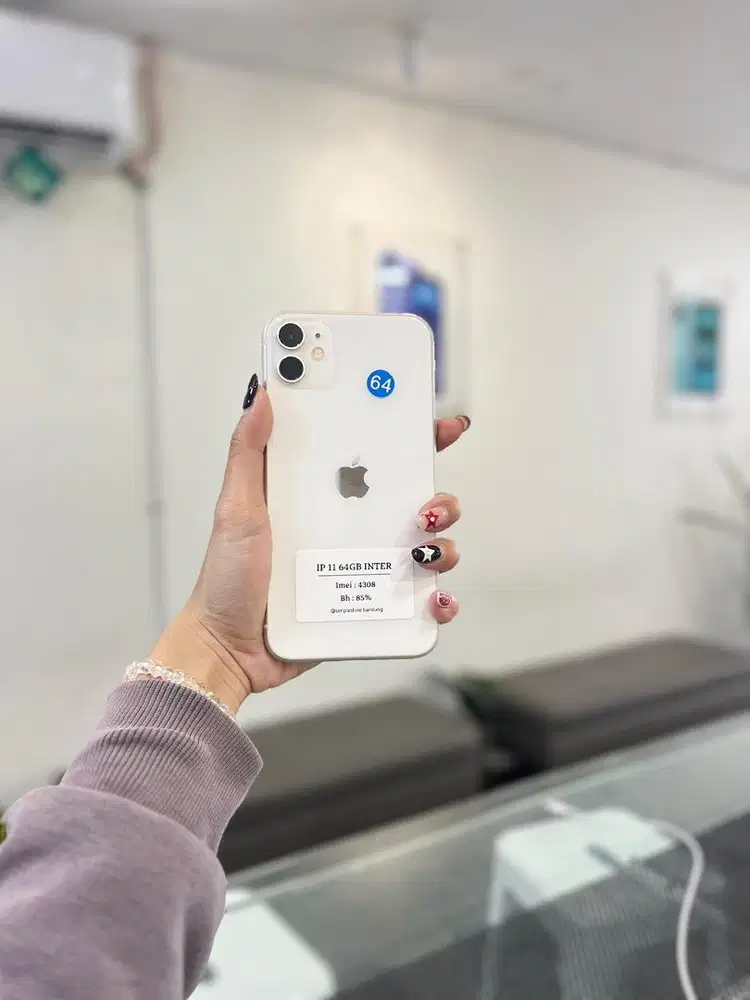 Iphone 11 64GB fullset mulus nominus garansi terima tt cod kredit