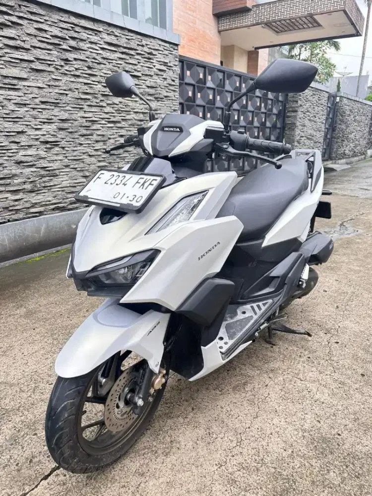 VARIO 160 ABS 2024 KM 4 RB ASLI PUTIH ELEGAN