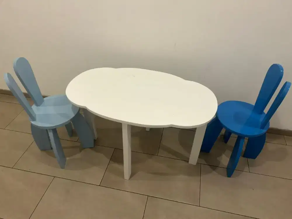 Meja bermain  anak kayu solid  cat duco @dinantisecondhand