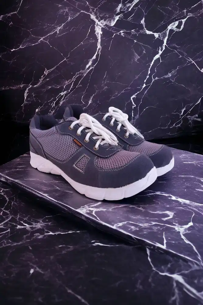 Stylish Sepatu safety ringan Lhokseumawe