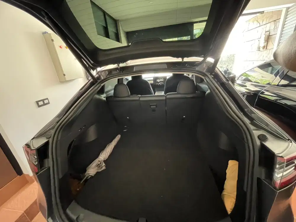 Tesla Model Y 2022 Listrik