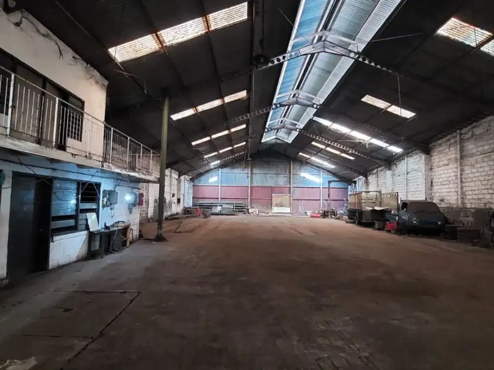 Ruang Usaha dan Gudang Lokasi Jalan Magelang Yogyakarta