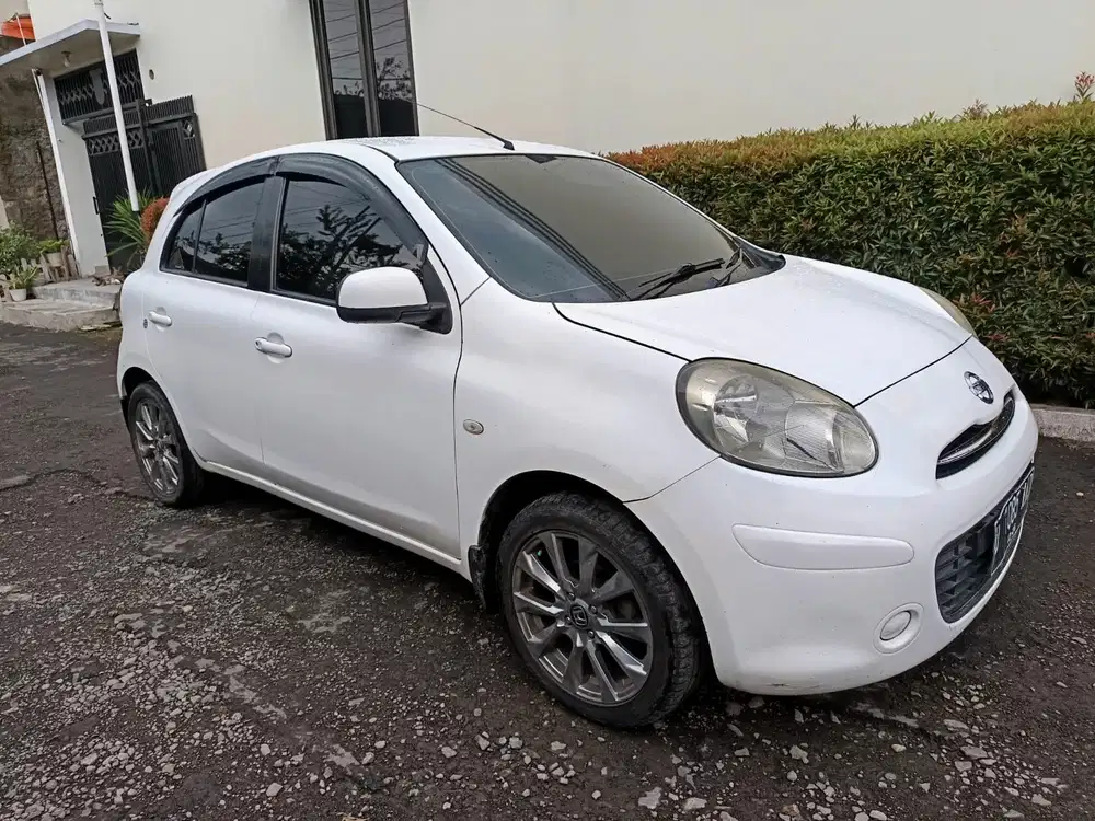 Nissan March 2012 Bensin