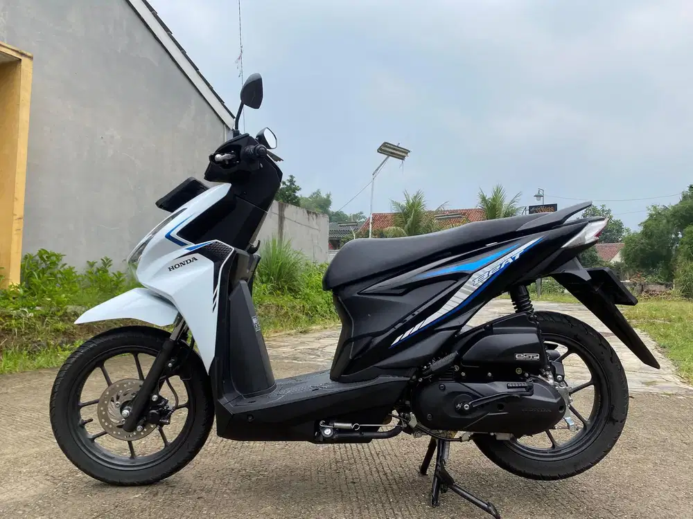 58@:DP: 600RB B DEPOK BEAT CW PLUS PUTIH HITAM