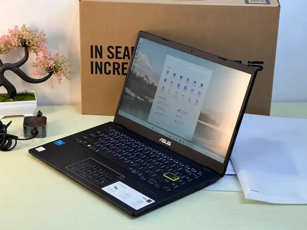 Laptop Asus E410KA ssd 256gb Ram 8gb