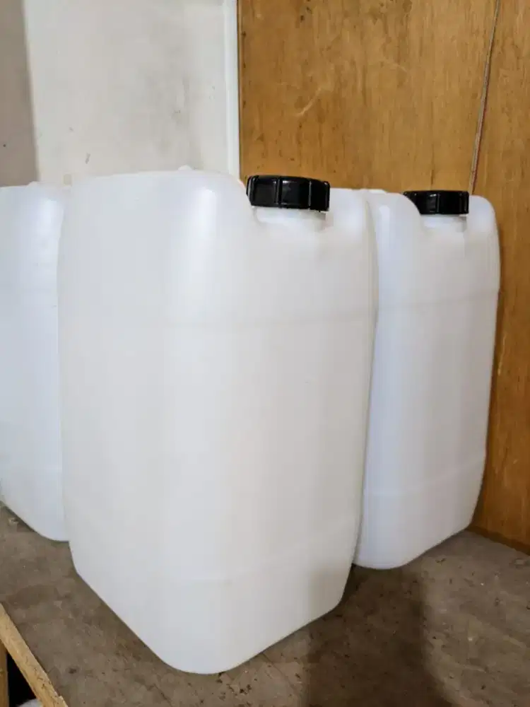 Jerigen bekas 20-22 liter kondisi masih sangat bagus