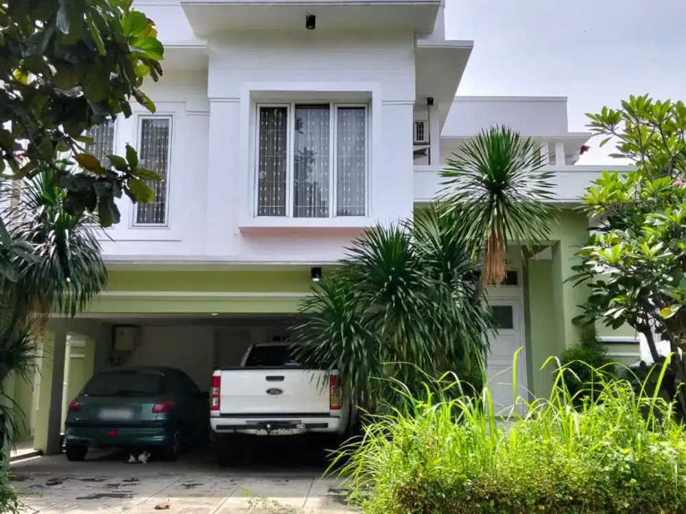 Disewakan Rumah Besar Cluster Taman Menteng Lippo Cikarang, Semi Furnish, Hanya 180 Juta/Tahun!