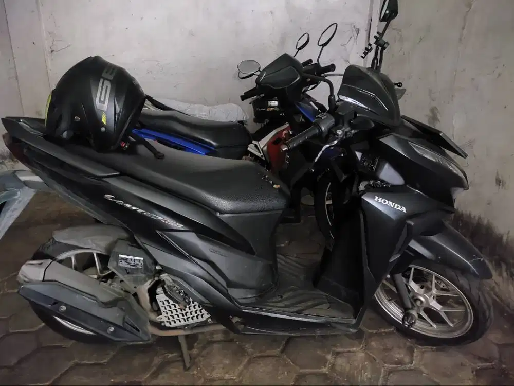 Vario 125 CBS-ISS 2021 hitam