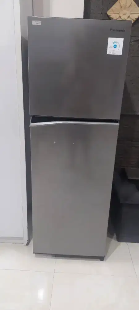 Kulkas 2 pintu baru pakai 1thn