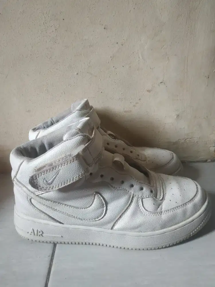 nike AF 1 mid triple white