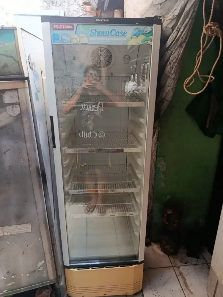 Showcase merek polytron 4 RAK