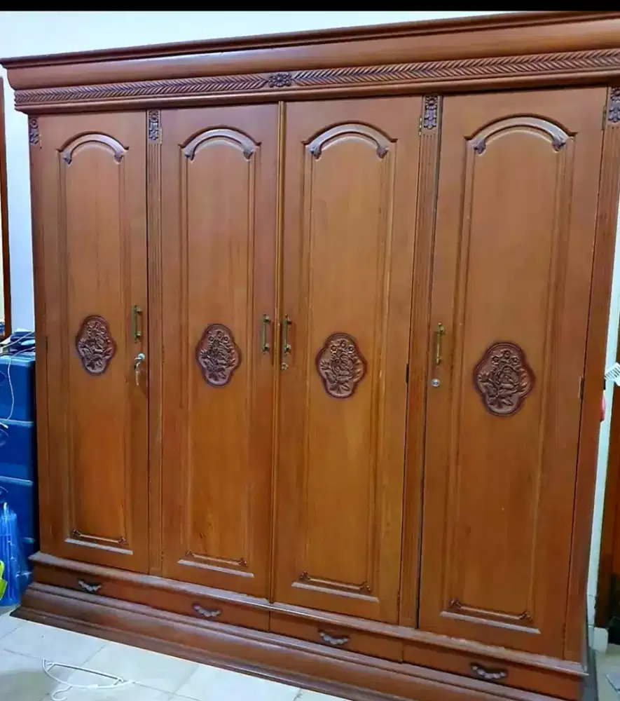 Lemari jati 4 pintu