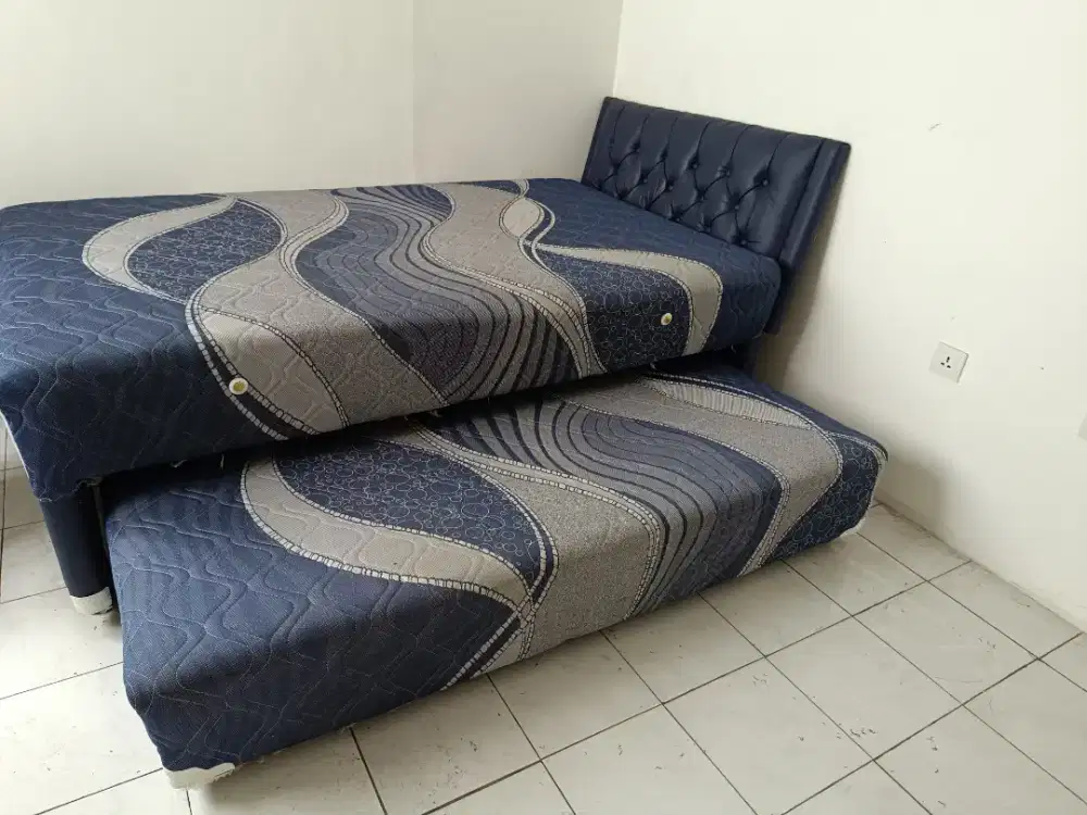 Spring bed atas bawah