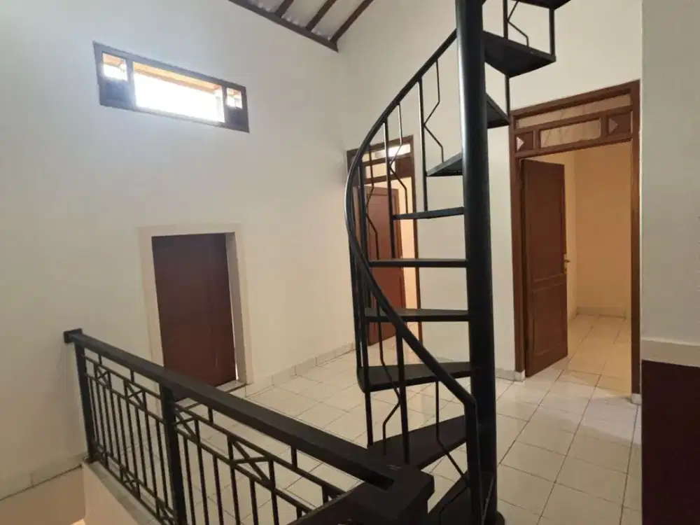 Rumah 2 Lantai Dekat ke Velodrome Cimahi Tengah