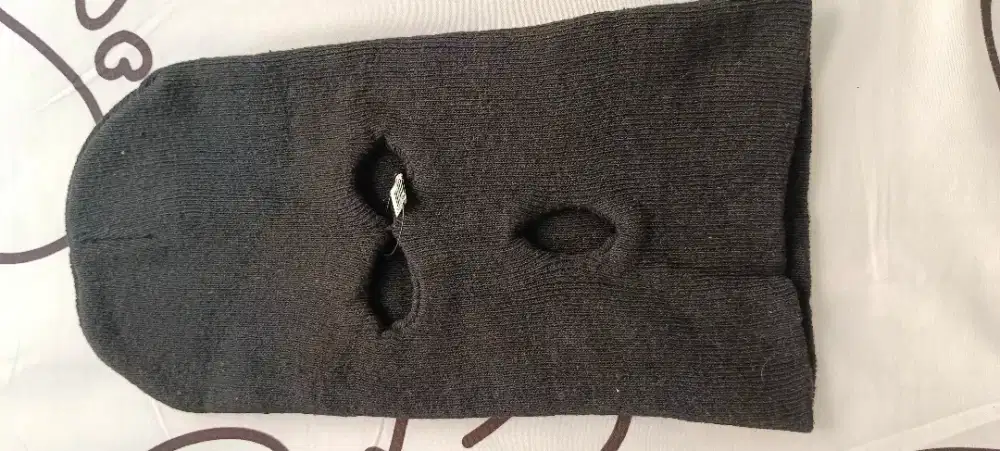 Topi topeng black bahan lembut 15k