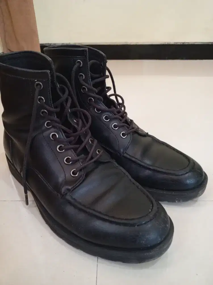 Sepatu prabu perwira