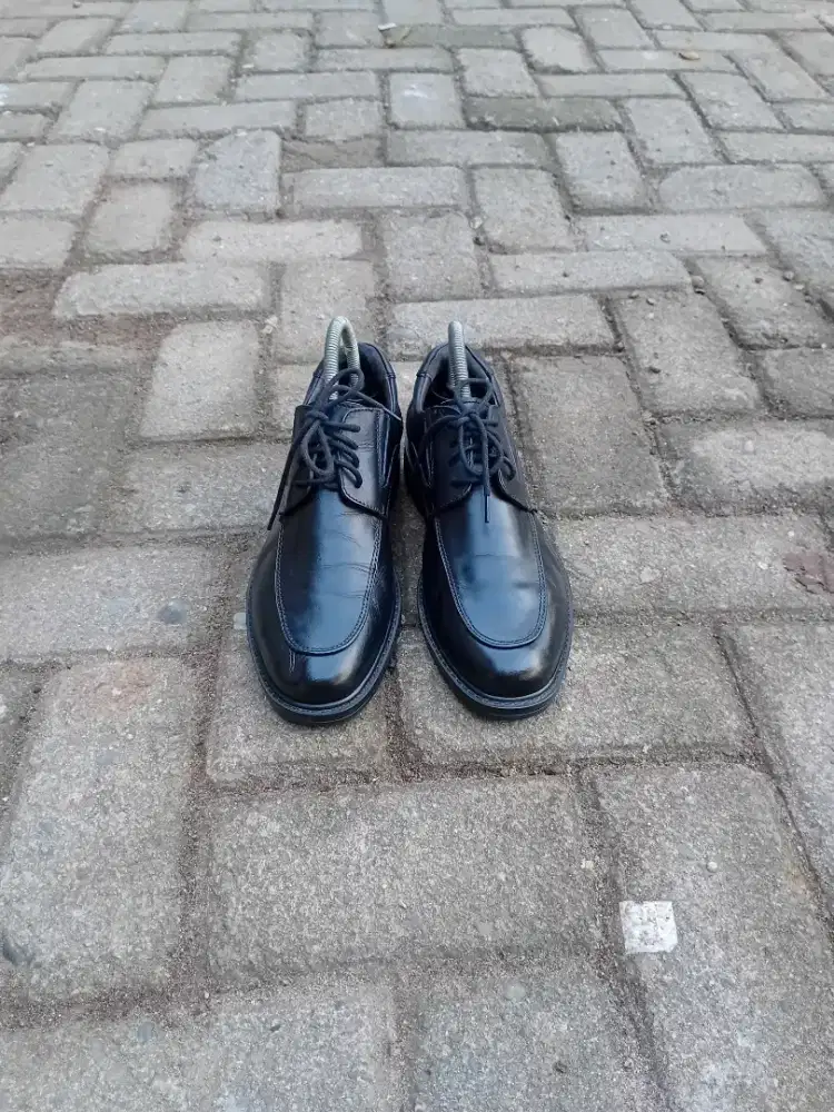 Sepatu pria. Sz 40.brand.hush pappies.made in china