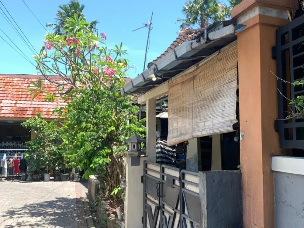 Lokasi strategis   1 Unit Rumah Tinggal Daerah Kerobokan! Terletak di Jalan Kesambi Perumahan Raya Kerobokan