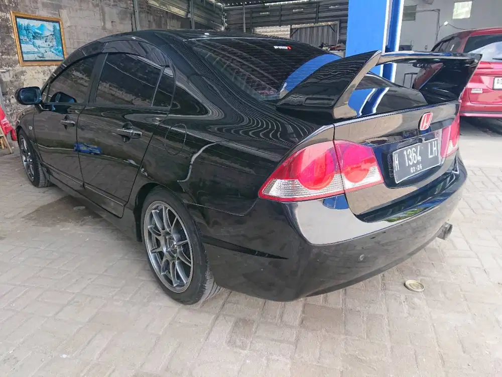 Poles salon mobil panggilan