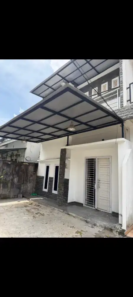 Rumah townhouse strategis (cekyan)