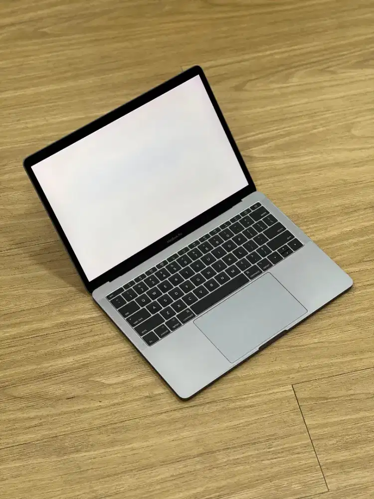 MacBook Pro 2017 13inch 8/256