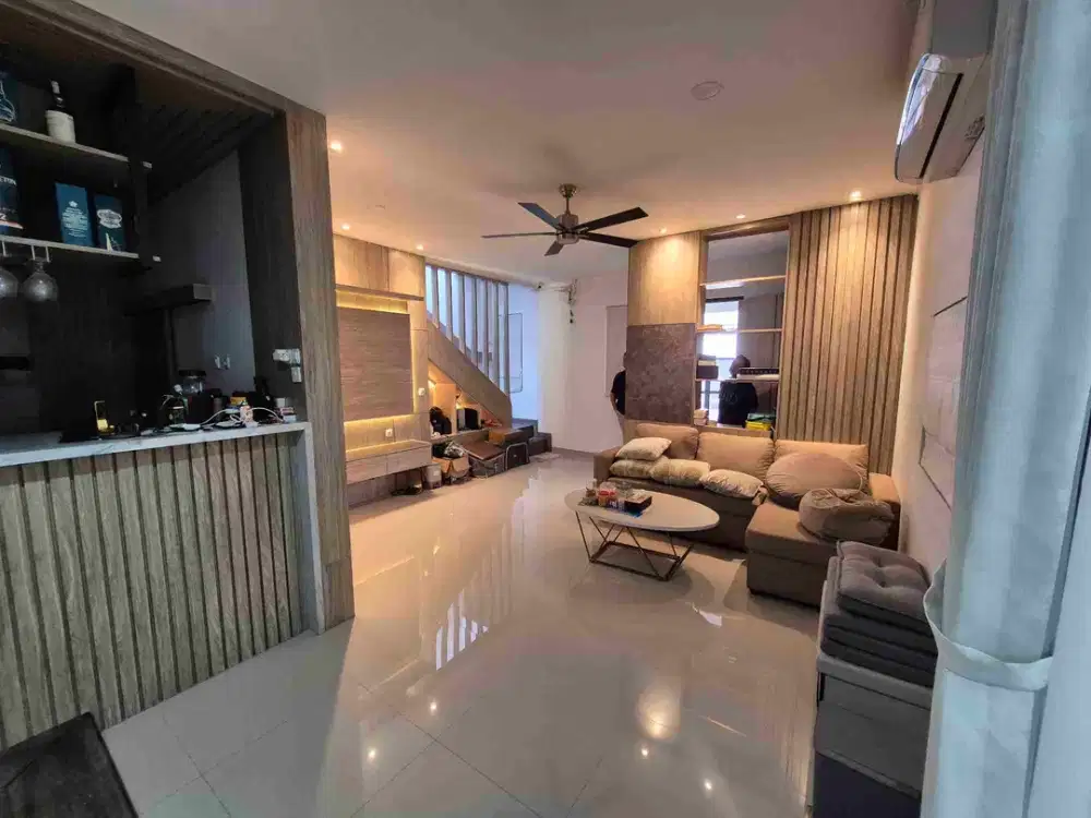 Rumah Mewah Full Furnish, 2 Lantai Harga Relatif Murah di Jatiwaringin. Jakarta-Timur