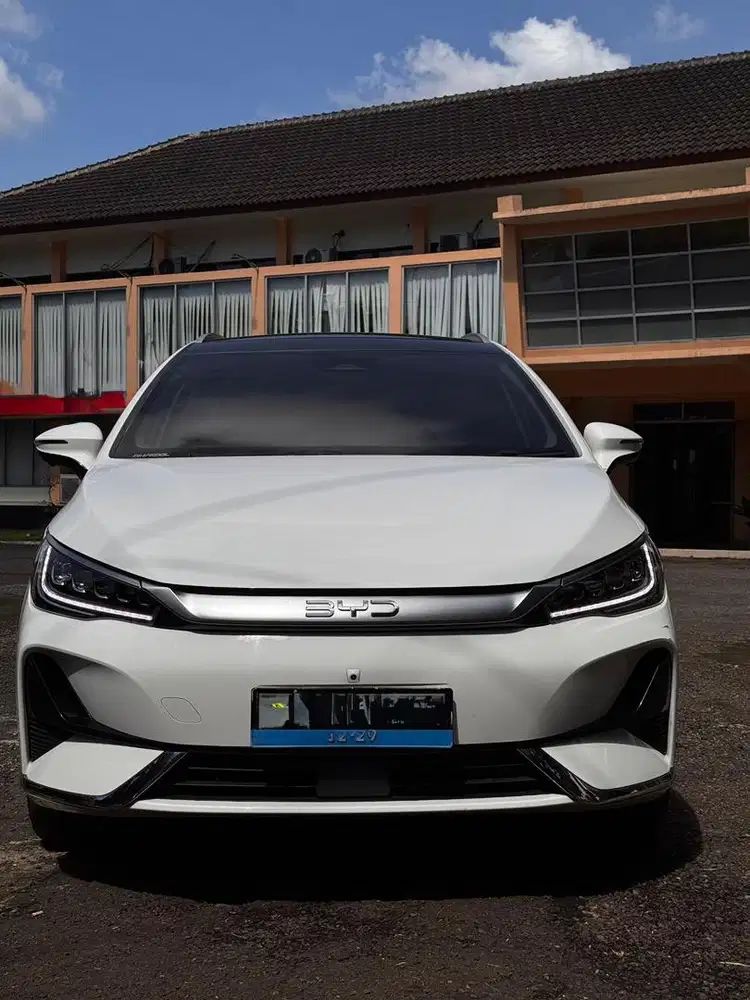 BYD M6 SUPERIOR CAPT SEAT 2024 PUTIH LOW KM MALANG