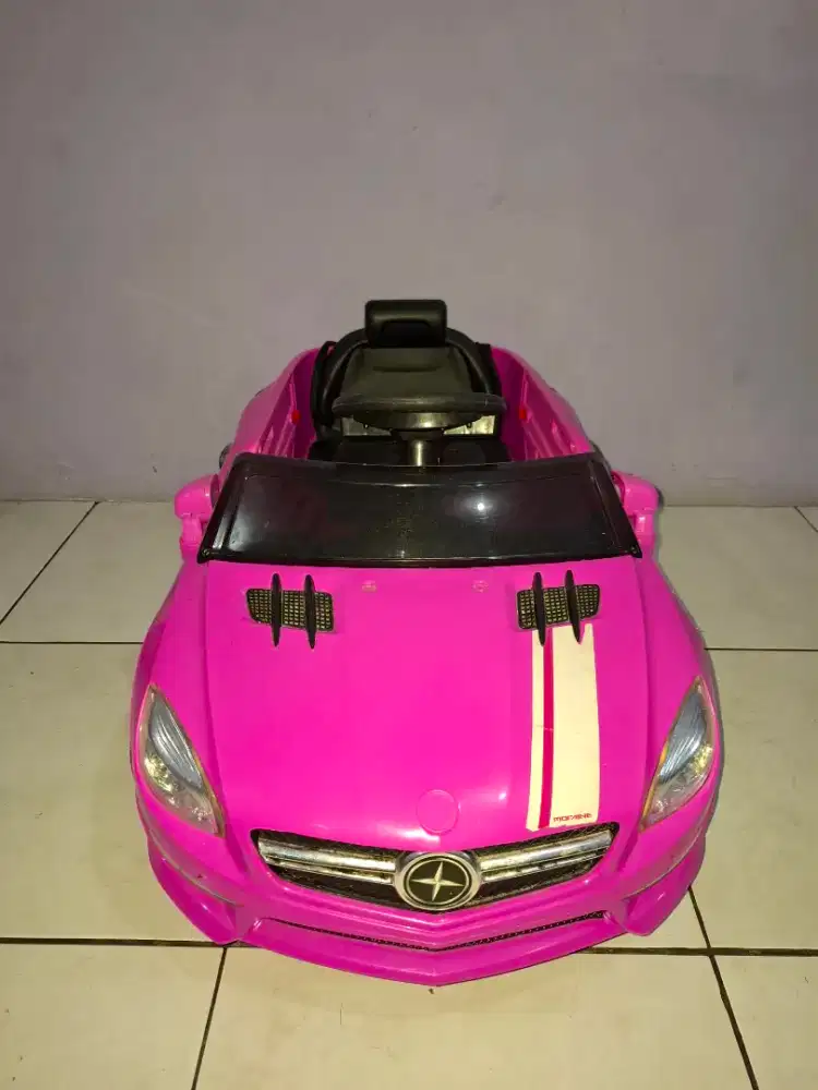 Preloved Mainan Anak Mobil Aki Remote Kontrol  bisa di Charger