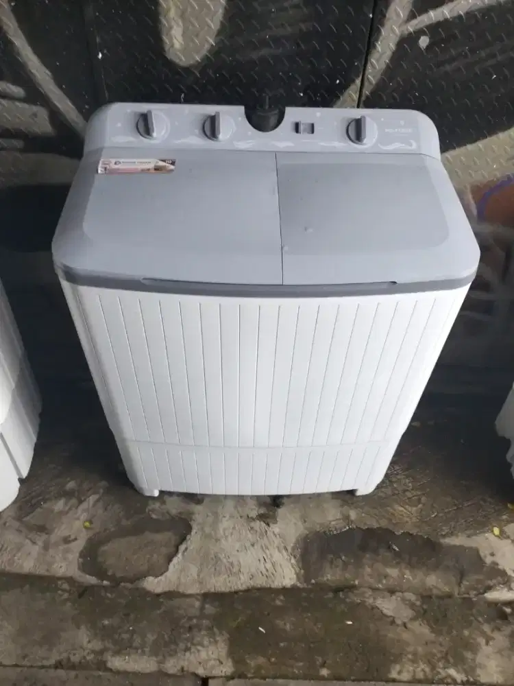 Jual mesin cuci merk Polytron ukrn 10kg kondisi normal