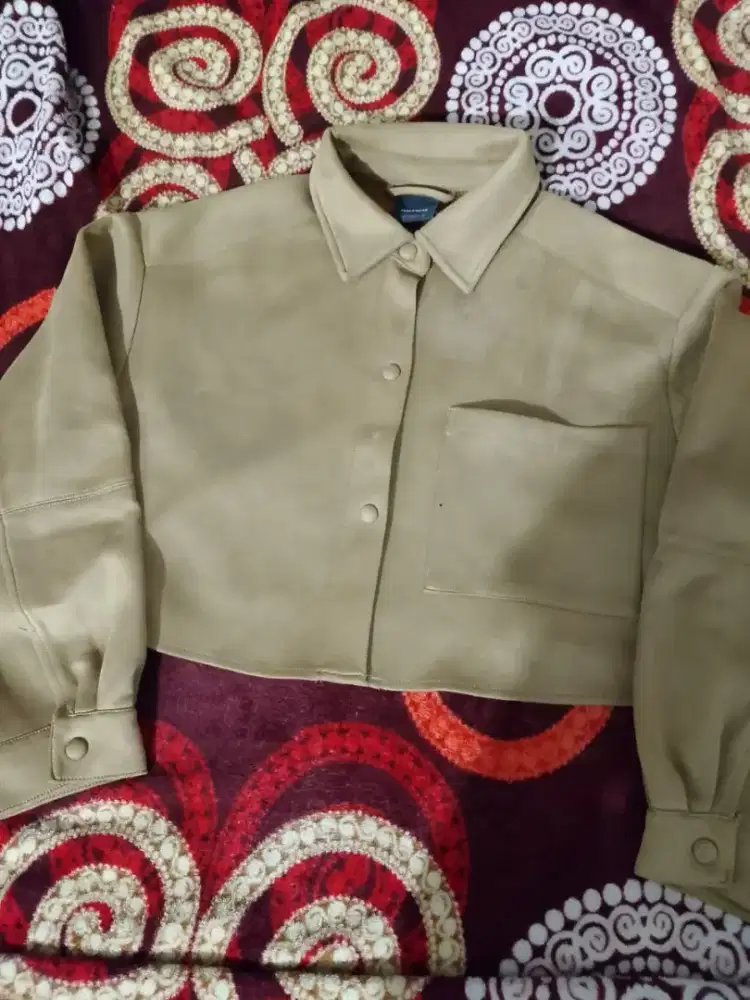 Preloved atasan crop PULL & BEAR original