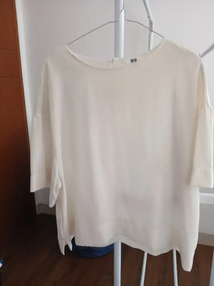 Bkouse tangan pendek merk Uniqlo