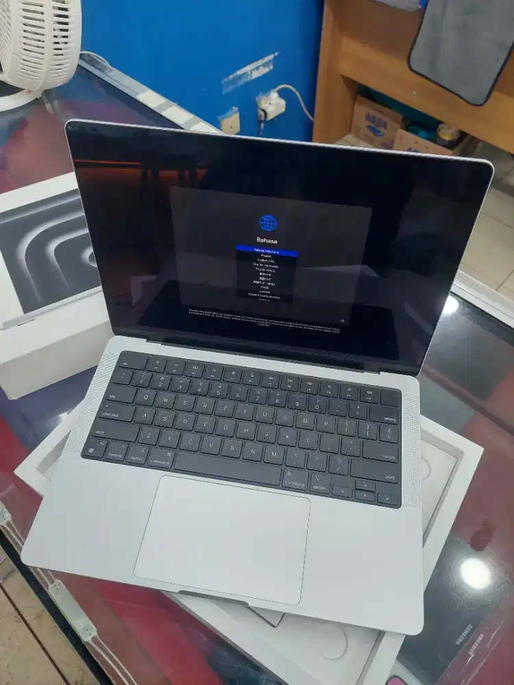 Macbook Pro M3 14inch 8/1Tb Second Minus